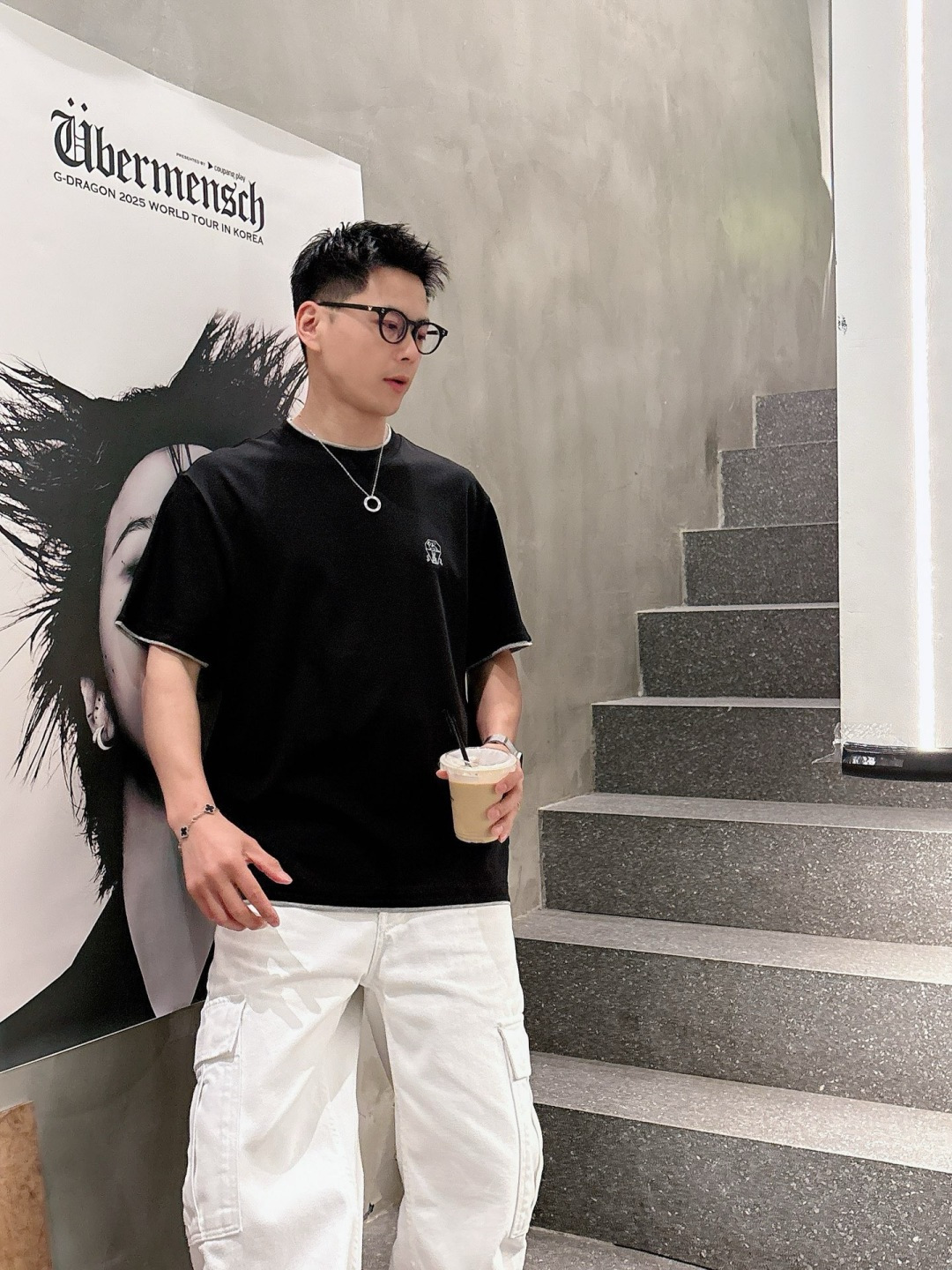 2026 S/S New 新品1.颜色：黑色 白色 藏青色 金铜色2.尺码:M-5XL3.版型:微阔短袖