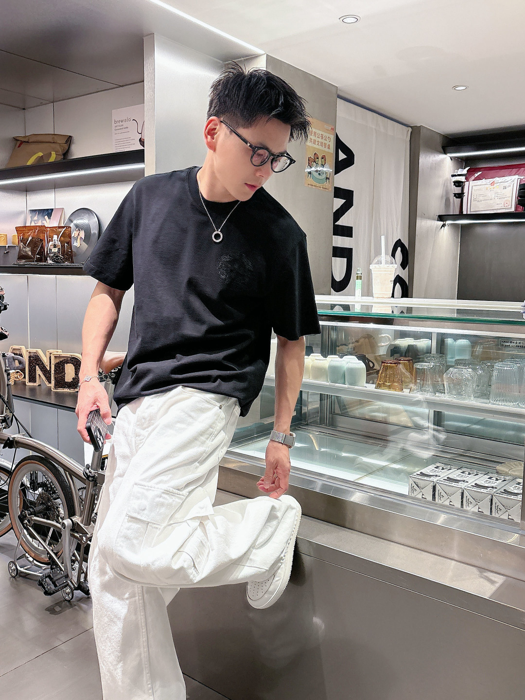 克罗家松弛的版型设计兼备了时尚与舒适 品牌标识LOGO图案重工贴布刺绣工艺 使其款式休闲百搭且不失出街时