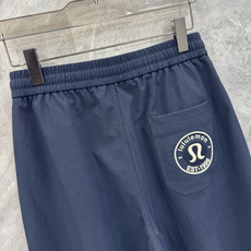 26春夏新款lululemon露露乐檬梭织斜纹棉弯刀休闲裤,男士刺绣LOGO点缀弯刀高街长裤。独家渠道, 26春夏新款lululemon露露乐檬梭织斜纹棉弯刀休闲裤,男士刺绣LOGO点缀弯刀高街长裤。独家渠道,