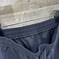 26春夏新款lululemon露露乐檬梭织斜纹棉弯刀休闲裤,男士刺绣LOGO点缀弯刀高街长裤。独家渠道, 26春夏新款lululemon露露乐檬梭织斜纹棉弯刀休闲裤,男士刺绣LOGO点缀弯刀高街长裤。独家渠道,