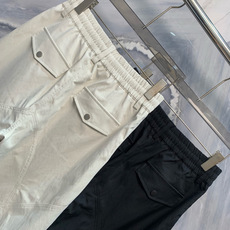解构之境Acne Stud*ios叠层刺绣长裤在当代时尚的版图中,瑞典品牌Acne Stu*dios始终 解构之境Acne Stud*ios叠层刺绣长裤在当代时尚的版图中,瑞典品牌Acne Stu*dios始终