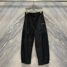 解构之境Acne Stud*ios叠层刺绣长裤在当代时尚的版图中,瑞典品牌Acne Stu*dios始终 解构之境Acne Stud*ios叠层刺绣长裤在当代时尚的版图中,瑞典品牌Acne Stu*dios始终