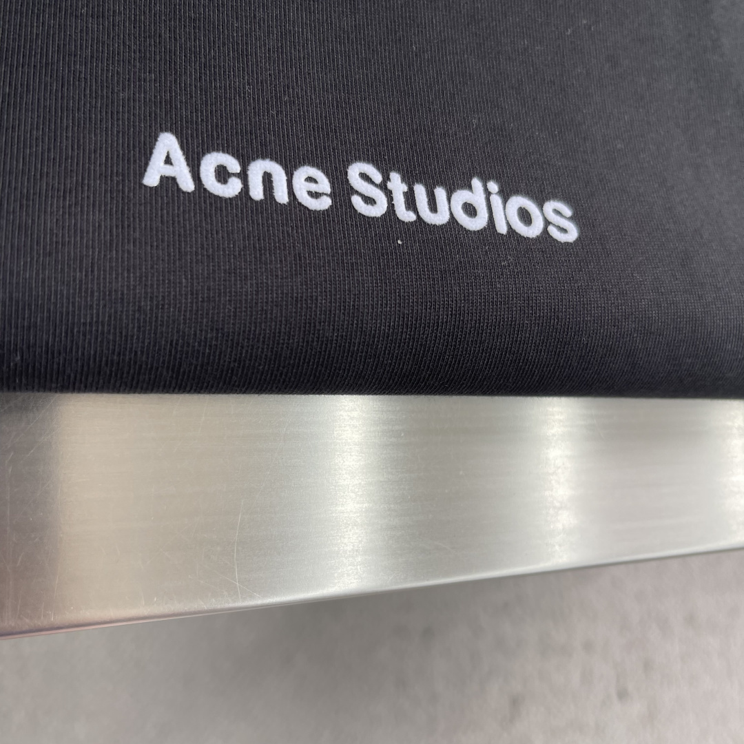 -Acne Studio 植绒 短袖T恤字母图案 辅以植绒印花工艺成衣洗水 面料更柔软 顺滑 质 -Acne Studio 植绒 短袖T恤字母图案 辅以植绒印花工艺成衣洗水 面料更柔软 顺滑 质