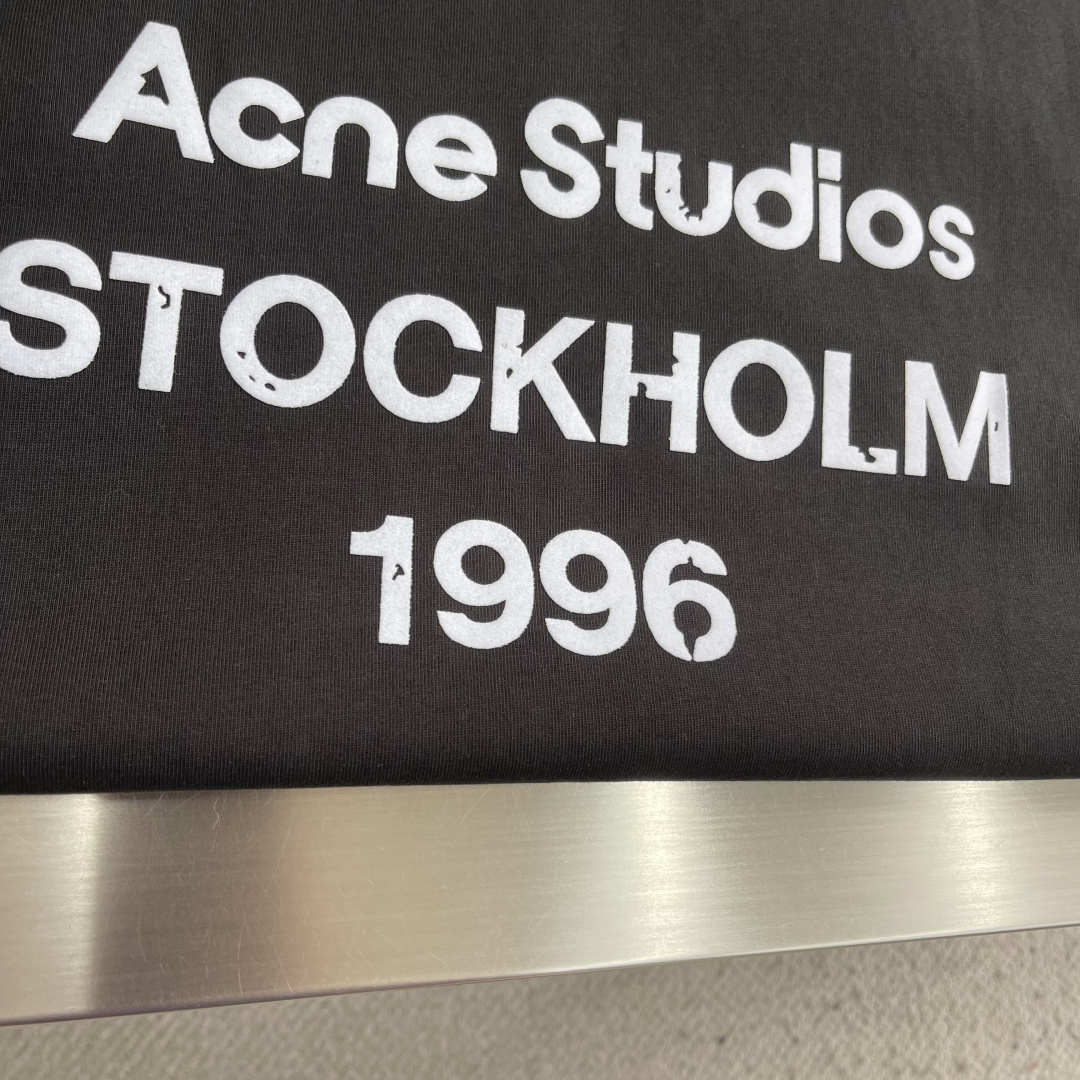 -Acne Studio 植绒 短袖T恤字母图案 辅以植绒印花工艺成衣洗水 面料更柔软 顺滑 质 -Acne Studio 植绒 短袖T恤字母图案 辅以植绒印花工艺成衣洗水 面料更柔软 顺滑 质