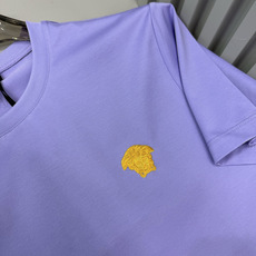 Versace2026春夏的经典款男士Medusa 短袖T恤;设计简约大气,兼具高级感与日常实穿性。标志 Versace2026春夏的经典款男士Medusa 短袖T恤;设计简约大气,兼具高级感与日常实穿性。标志