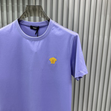 Versace2026春夏的经典款男士Medusa 短袖T恤;设计简约大气,兼具高级感与日常实穿性。标志 Versace2026春夏的经典款男士Medusa 短袖T恤;设计简约大气,兼具高级感与日常实穿性。标志