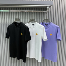 Versace2026春夏的经典款男士Medusa 短袖T恤;设计简约大气,兼具高级感与日常实穿性。标志 Versace2026春夏的经典款男士Medusa 短袖T恤;设计简约大气,兼具高级感与日常实穿性。标志