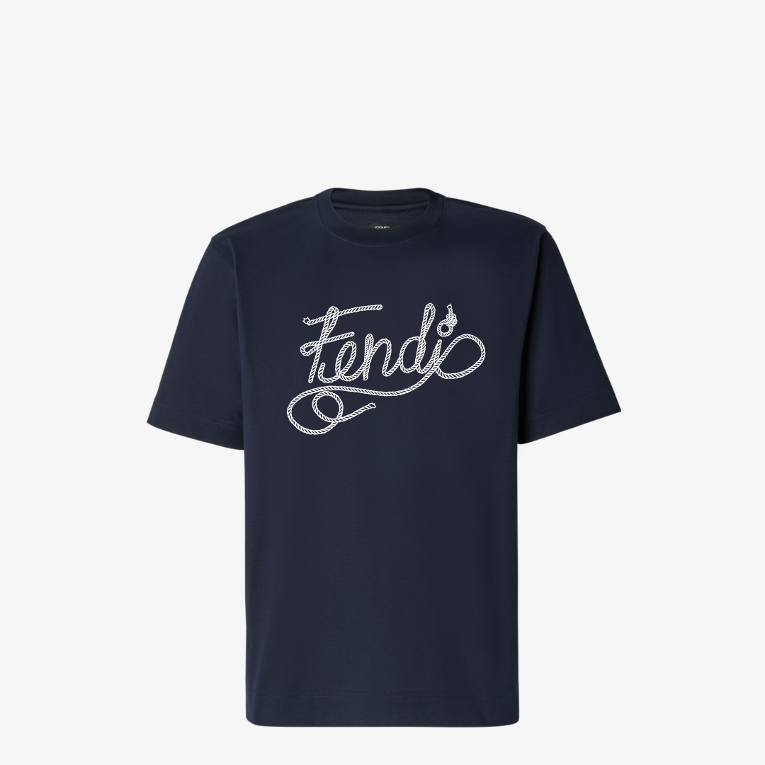 Fendi.芬迪 26夏季新品绳索字样logo印花标识短袖T恤，正面饰有绳索品牌字样logo装饰设计，衣