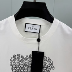 PHILIPP PLEIN SS26春夏新品泰迪熊水晶嵌饰短袖T恤,正面饰泰迪熊水晶+右下角有印花品牌签 PHILIPP PLEIN SS26春夏新品泰迪熊水晶嵌饰短袖T恤,正面饰泰迪熊水晶+右下角有印花品牌签