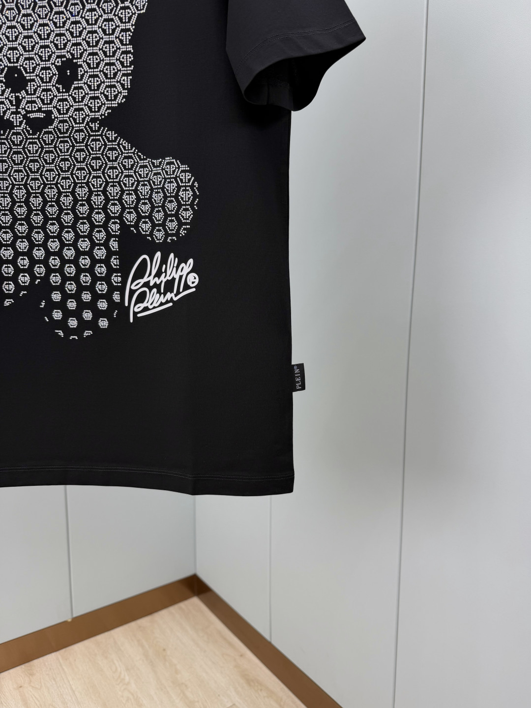 PHILIPP PLEIN SS26春夏新品泰迪熊水晶嵌饰短袖T恤，正面饰泰迪熊水晶+右下角有印花品牌签