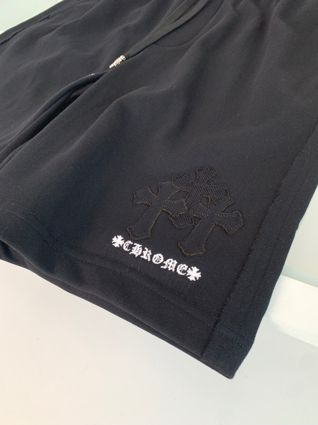 克罗家2026春夏新品！定织空气层松紧腰休闲短裤🩳！！客供定制纯棉面料，手感柔软细腻，舒适透气。上身很有质感，挺括而有型