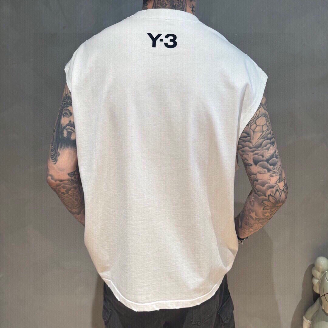 新款🌟Y3，新款背心🎽，面料采用顶级原版精梳棉，印压胶条logo印花图案，顶级的做工，高端品质，男女同款，尺码: XS-