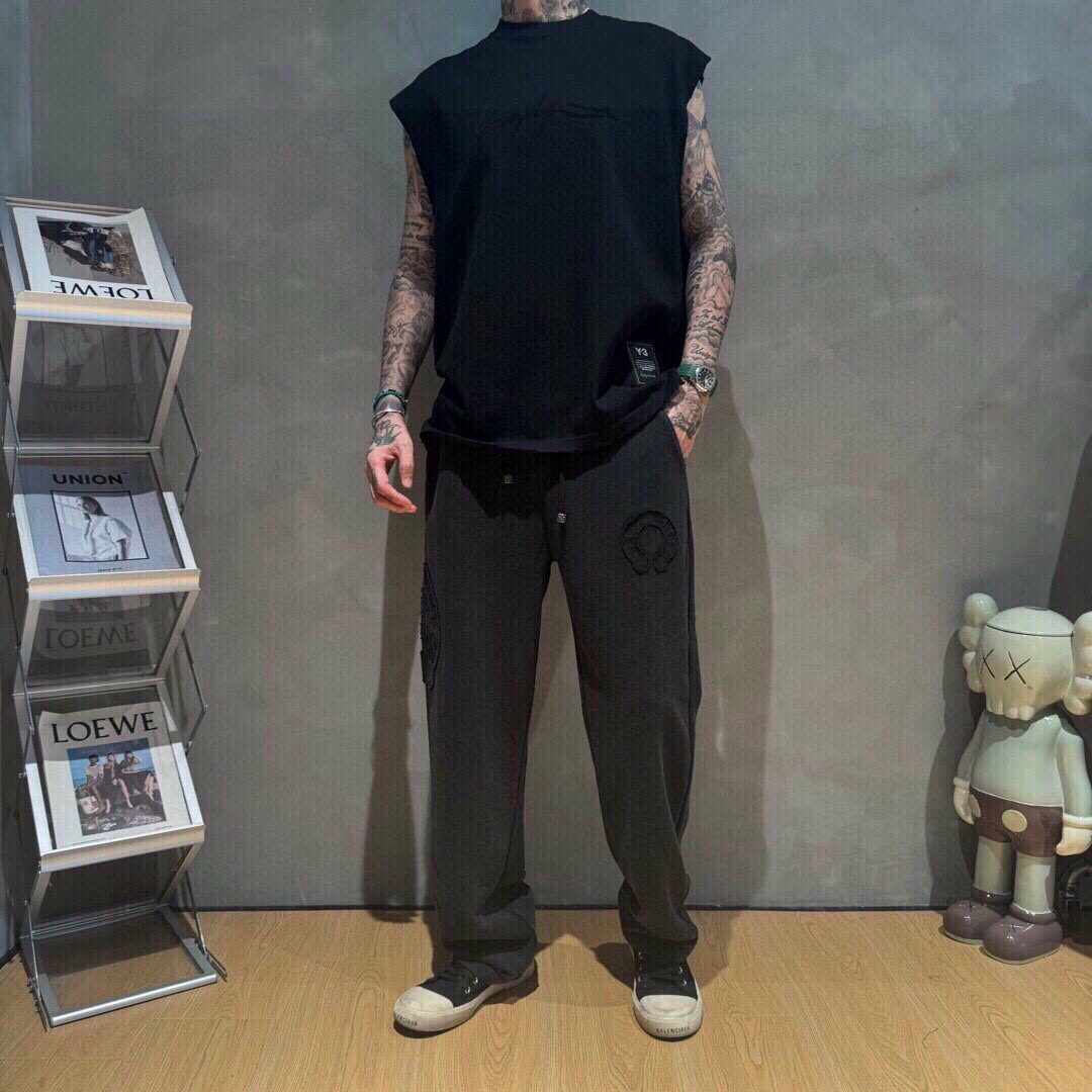 新款🌟Y3，新款背心🎽，面料采用顶级原版精梳棉，印压胶条logo印花图案，顶级的做工，高端品质，男女同款，尺码: XS-