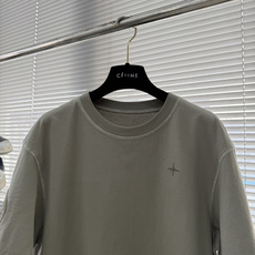 Stone Island 2026春夏系列圆领短袖T恤衫 码数:M-5XL 常规版型 100%长绒棉 亲肤舒 Stone Island 2026春夏系列圆领短袖T恤衫 码数:M-5XL 常规版型 100%长绒棉 亲肤舒