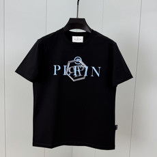 PHILIPP PLEIN SS26春夏新品3D印花标识圆领短袖T恤,正面饰品牌字样+3D六边形印花图案设计,采用高支数 PHILIPP PLEIN SS26春夏新品3D印花标识圆领短袖T恤,正面饰品牌字样+3D六边形印花图案设计,采用高支数