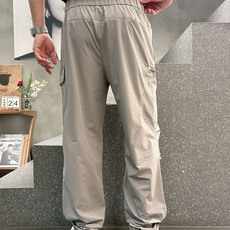 MON2026夏新款休闲裤 直筒裤型 宽松有度可修饰各种腿型 工装口袋休闲风 简约而不简单 经典又不失时尚感 面料轻 MON2026夏新款休闲裤 直筒裤型 宽松有度可修饰各种腿型 工装口袋休闲风 简约而不简单 经典又不失时尚感 面料轻