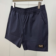 Dolce&Gabbana.杜嘉班纳 夏季经典金属皮牌徽标再生尼龙四分休闲短裤,正面左侧下摆饰有品牌经典标志性点缀 Do Dolce&Gabbana.杜嘉班纳 夏季经典金属皮牌徽标再生尼龙四分休闲短裤,正面左侧下摆饰有品牌经典标志性点缀 Do