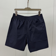 Dolce&Gabbana.杜嘉班纳 夏季经典金属皮牌徽标再生尼龙四分休闲短裤,正面左侧下摆饰有品牌经典标志性点缀 Do Dolce&Gabbana.杜嘉班纳 夏季经典金属皮牌徽标再生尼龙四分休闲短裤,正面左侧下摆饰有品牌经典标志性点缀 Do