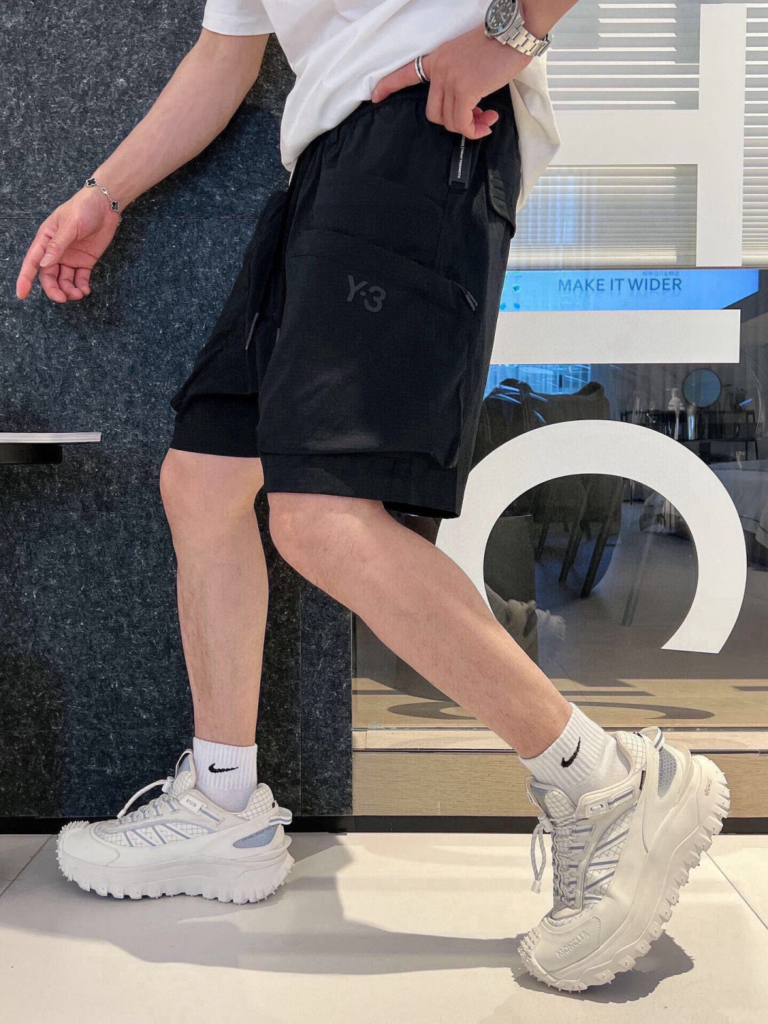 Y-3🌟夏季新款短裤🩳，采用优质面料，超级柔软亲肤！内里走线工整细致，双大口袋设计，前幅标logo，上身时尚潮流！高端百