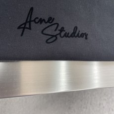 Acne Studios 手写徽标T恤 ,Acne Studios这款26新款手写字母logoT恤,将北欧极简与复古情怀 Acne Studios 手写徽标T恤 ,Acne Studios这款26新款手写字母logoT恤,将北欧极简与复古情怀
