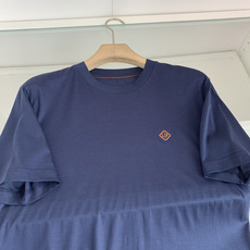 Loro piana1981春夏最新款短袖T恤衫 面料控推荐 让整体凸显细节质感!简约的设计 对面料 版型 细节点缀 要 Loro piana1981春夏最新款短袖T恤衫 面料控推荐 让整体凸显细节质感!简约的设计 对面料 版型 细节点缀 要