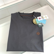 Loro piana1981春夏最新款短袖T恤衫 面料控推荐 让整体凸显细节质感!简约的设计 对面料 版型 细节点缀 要 Loro piana1981春夏最新款短袖T恤衫 面料控推荐 让整体凸显细节质感!简约的设计 对面料 版型 细节点缀 要