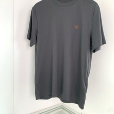 Loro piana1981春夏最新款短袖T恤衫 面料控推荐 让整体凸显细节质感!简约的设计 对面料 版型 细节点缀 要 Loro piana1981春夏最新款短袖T恤衫 面料控推荐 让整体凸显细节质感!简约的设计 对面料 版型 细节点缀 要
