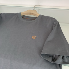 Loro piana1981春夏最新款短袖T恤衫 面料控推荐 让整体凸显细节质感!简约的设计 对面料 版型 细节点缀 要 Loro piana1981春夏最新款短袖T恤衫 面料控推荐 让整体凸显细节质感!简约的设计 对面料 版型 细节点缀 要
