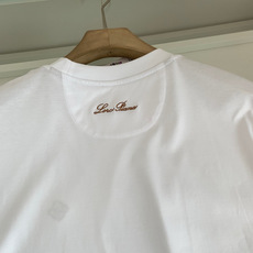 Loro piana1981春夏最新款短袖T恤衫 面料控推荐 让整体凸显细节质感!简约的设计 对面料 版型 细节点缀 要 Loro piana1981春夏最新款短袖T恤衫 面料控推荐 让整体凸显细节质感!简约的设计 对面料 版型 细节点缀 要