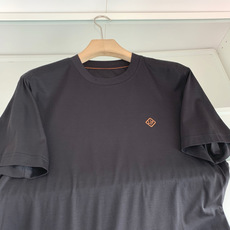 Loro piana1981春夏最新款短袖T恤衫 面料控推荐 让整体凸显细节质感!简约的设计 对面料 版型 细节点缀 要 Loro piana1981春夏最新款短袖T恤衫 面料控推荐 让整体凸显细节质感!简约的设计 对面料 版型 细节点缀 要