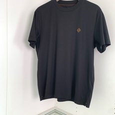 Loro piana1981春夏最新款短袖T恤衫 面料控推荐 让整体凸显细节质感!简约的设计 对面料 版型 细节点缀 要 Loro piana1981春夏最新款短袖T恤衫 面料控推荐 让整体凸显细节质感!简约的设计 对面料 版型 细节点缀 要