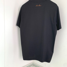 Loro piana1981春夏最新款短袖T恤衫 面料控推荐 让整体凸显细节质感!简约的设计 对面料 版型 细节点缀 要 Loro piana1981春夏最新款短袖T恤衫 面料控推荐 让整体凸显细节质感!简约的设计 对面料 版型 细节点缀 要