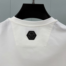 PHILIPP PLEIN SS26春夏新品Tennis Club印花标识短袖T恤,正面饰有棕榈树、网球拍和“Tenni PHILIPP PLEIN SS26春夏新品Tennis Club印花标识短袖T恤,正面饰有棕榈树、网球拍和“Tenni