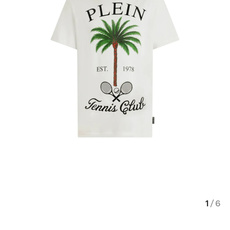 PHILIPP PLEIN SS26春夏新品Tennis Club印花标识短袖T恤,正面饰有棕榈树、网球拍和“Tenni PHILIPP PLEIN SS26春夏新品Tennis Club印花标识短袖T恤,正面饰有棕榈树、网球拍和“Tenni