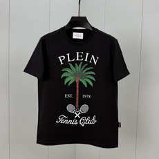 PHILIPP PLEIN SS26春夏新品Tennis Club印花标识短袖T恤,正面饰有棕榈树、网球拍和“Tenni PHILIPP PLEIN SS26春夏新品Tennis Club印花标识短袖T恤,正面饰有棕榈树、网球拍和“Tenni