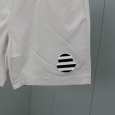 Moncler.蒙口 26夏季新品条纹刺绣徽章再生尼龙四分休闲短裤,正面左侧下摆饰有新季元素条纹刺绣logo标识、背面袋 Moncler.蒙口 26夏季新品条纹刺绣徽章再生尼龙四分休闲短裤,正面左侧下摆饰有新季元素条纹刺绣logo标识、背面袋