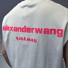 品牌:WANG 季度:2026春夏 颜色:黑色 白色 尺码:XS-XL 版型:宽松阔版 背心 成分:100%棉 工艺 品牌:WANG 季度:2026春夏 颜色:黑色 白色 尺码:XS-XL 版型:宽松阔版 背心 成分:100%棉 工艺
