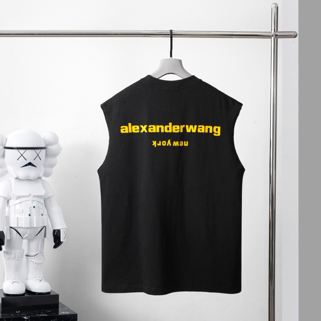 品牌：WANG 季度：2026春夏 颜色：黑色 白色  尺码：XS-XL 版型：宽松阔版  背心 成分：100%棉 工艺