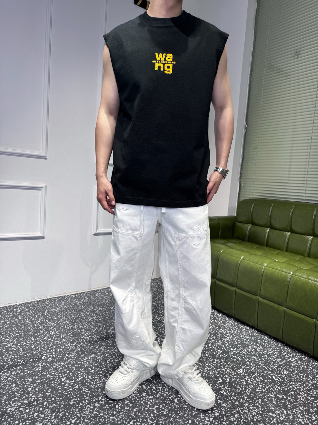 品牌：WANG 季度：2026春夏 颜色：黑色 白色  尺码：XS-XL 版型：宽松阔版  背心 成分：100%棉 工艺