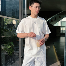 CD2026春夏新款高端休闲短袖T恤 胸口品牌logo皮标压印 时尚潮流 上身就知道是顶级牛货。略宽松版型,低调气质单品 CD2026春夏新款高端休闲短袖T恤 胸口品牌logo皮标压印 时尚潮流 上身就知道是顶级牛货。略宽松版型,低调气质单品