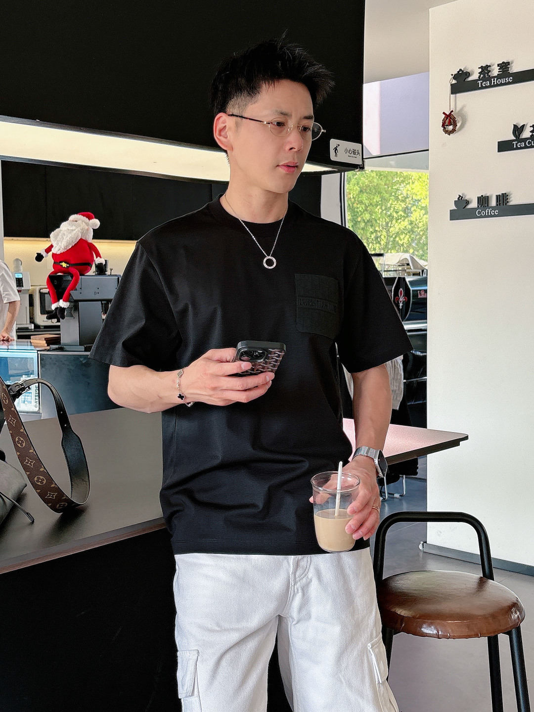 CD2026春夏新款高端休闲短袖T恤 胸口品牌logo皮标压印 时尚潮流 上身就知道是顶级牛货。略宽松版型，低调气质单品