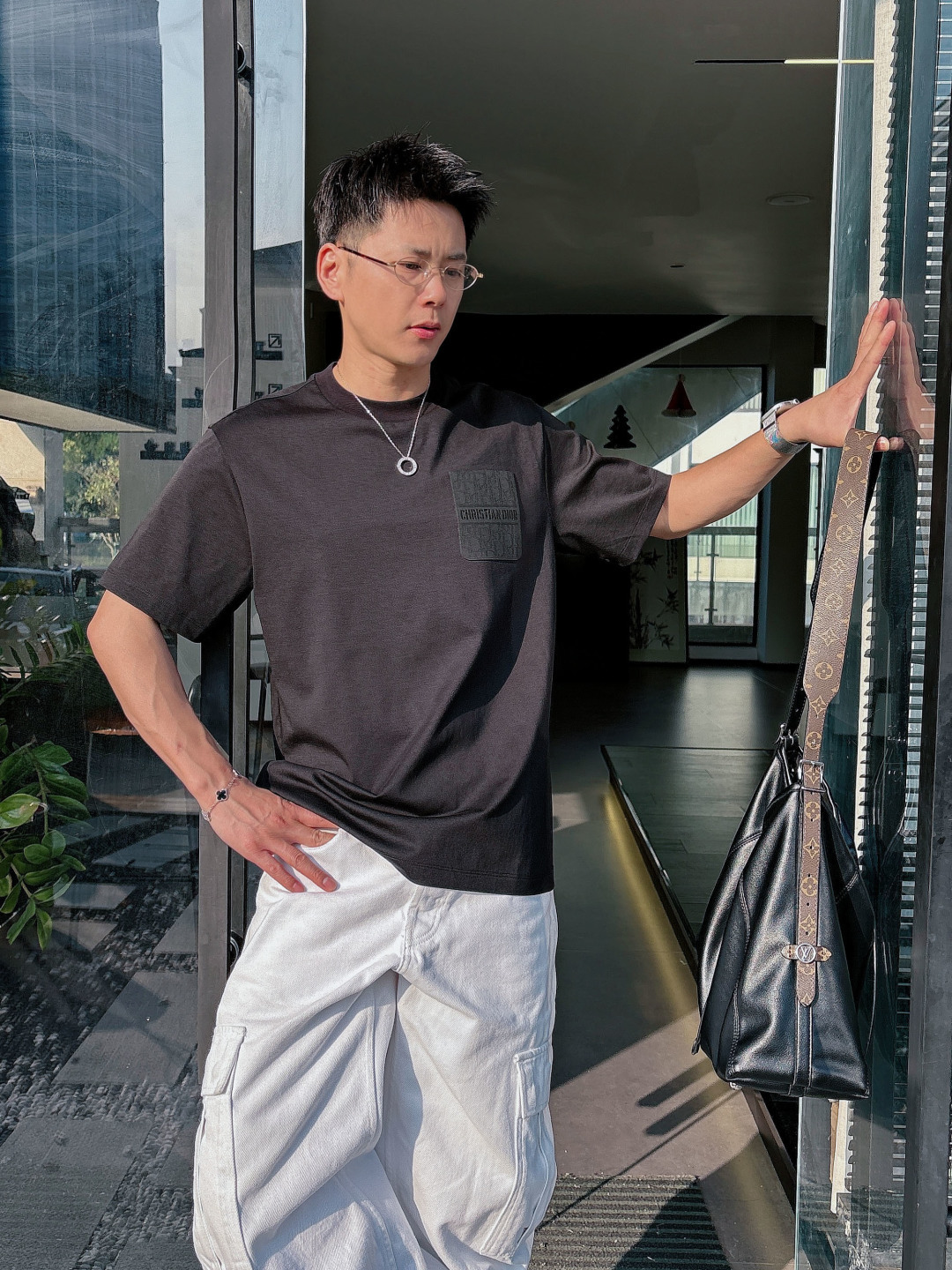 CD2026春夏新款高端休闲短袖T恤 胸口品牌logo皮标压印 时尚潮流 上身就知道是顶级牛货。略宽松版型，低调气质单品