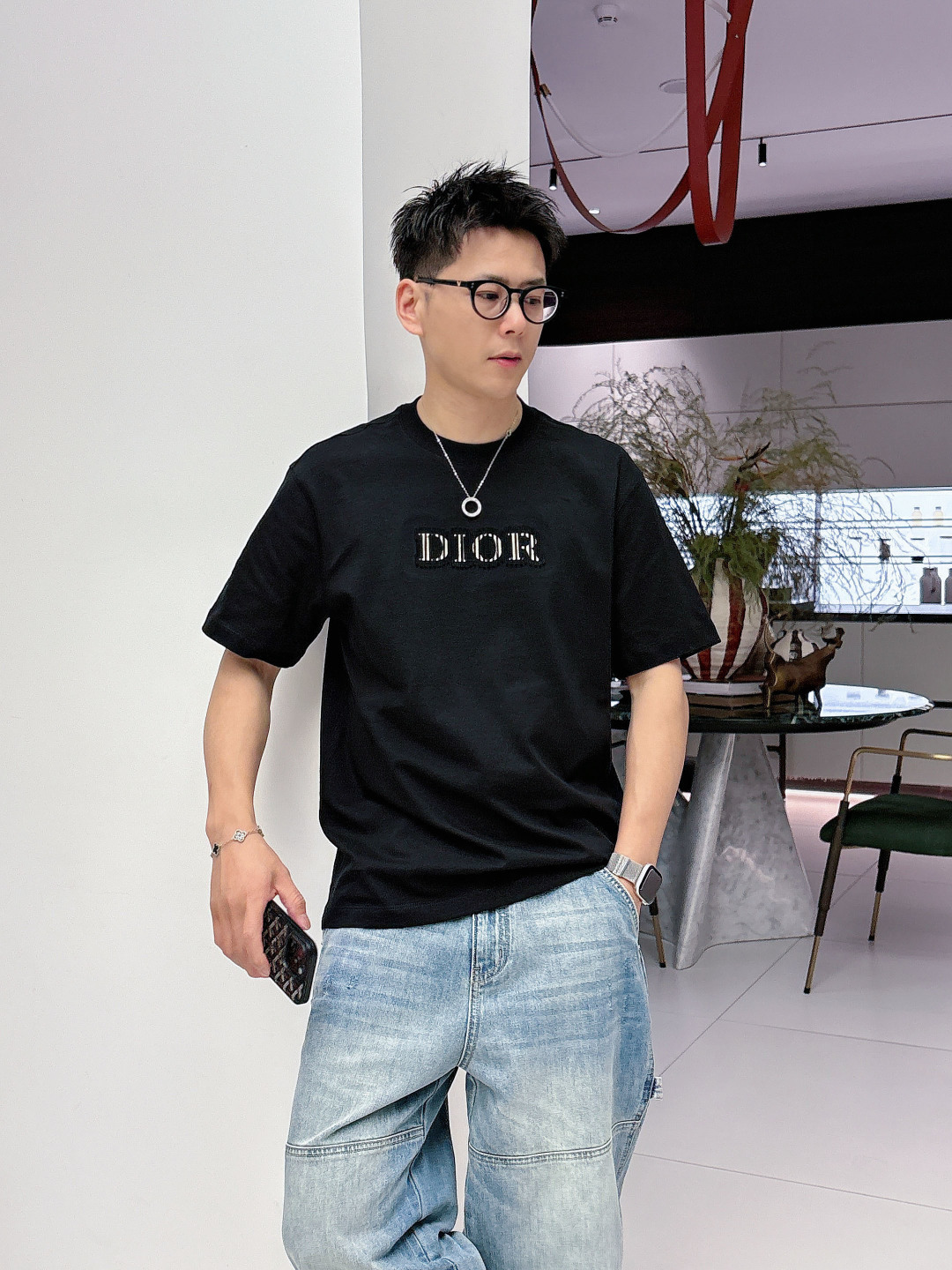 CD2026春夏 年年经典字母标志✅圆领短袖T恤衫 不一样的工艺带来不同的视觉效果 今年采用时尚撞色牙刷刺绣的工艺来呈现