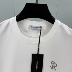 Stefano Ricci·史蒂芬劳尼治 SS26春夏新品SR铆钉缀饰短袖T恤,正面SR铆钉点状装饰,左侧袖边+背面品刺 Stefano Ricci·史蒂芬劳尼治 SS26春夏新品SR铆钉缀饰短袖T恤,正面SR铆钉点状装饰,左侧袖边+背面品刺