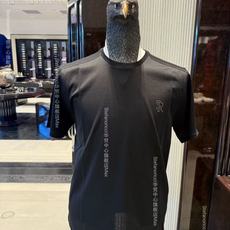 Stefano Ricci·史蒂芬劳尼治 SS26春夏新品SR铆钉缀饰短袖T恤,正面SR铆钉点状装饰,左侧袖边+背面品刺 Stefano Ricci·史蒂芬劳尼治 SS26春夏新品SR铆钉缀饰短袖T恤,正面SR铆钉点状装饰,左侧袖边+背面品刺
