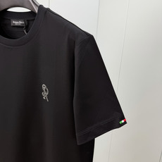Stefano Ricci·史蒂芬劳尼治 SS26春夏新品SR铆钉缀饰短袖T恤,正面SR铆钉点状装饰,左侧袖边+背面品刺 Stefano Ricci·史蒂芬劳尼治 SS26春夏新品SR铆钉缀饰短袖T恤,正面SR铆钉点状装饰,左侧袖边+背面品刺
