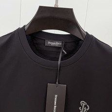 Stefano Ricci·史蒂芬劳尼治 SS26春夏新品SR铆钉缀饰短袖T恤,正面SR铆钉点状装饰,左侧袖边+背面品刺 Stefano Ricci·史蒂芬劳尼治 SS26春夏新品SR铆钉缀饰短袖T恤,正面SR铆钉点状装饰,左侧袖边+背面品刺