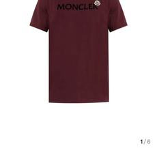 Moncler.蒙口 春夏经典系列款字母植绒印花标识短袖T恤,正面字母由植绒工艺设计加以经典毡艺刺绣小标点缀组合设计,采 Moncler.蒙口 春夏经典系列款字母植绒印花标识短袖T恤,正面字母由植绒工艺设计加以经典毡艺刺绣小标点缀组合设计,采