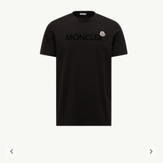Moncler.蒙口 春夏经典系列款字母植绒印花标识短袖T恤,正面字母由植绒工艺设计加以经典毡艺刺绣小标点缀组合设计,采 Moncler.蒙口 春夏经典系列款字母植绒印花标识短袖T恤,正面字母由植绒工艺设计加以经典毡艺刺绣小标点缀组合设计,采