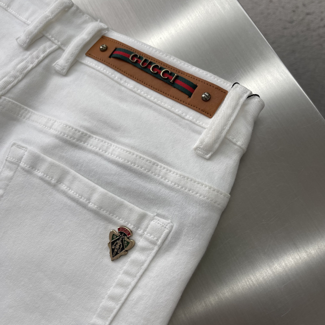 -GUCC。  🔥高端定制、最新款牛仔裤 柜台同步发售 原版定制复刻 客供五金辅料 原单品质 进口固色牛仔面料、微弹，重